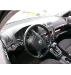 Optique avant principal gauche (feux)(phare) SKODA OCTAVIA 2 Photo n°3