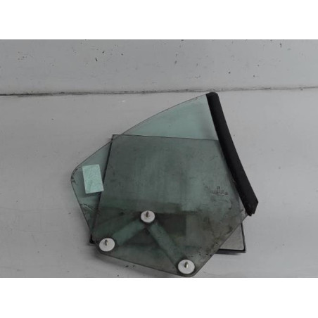 Vitre arriere gauche PEUGEOT 206 Photo n°1