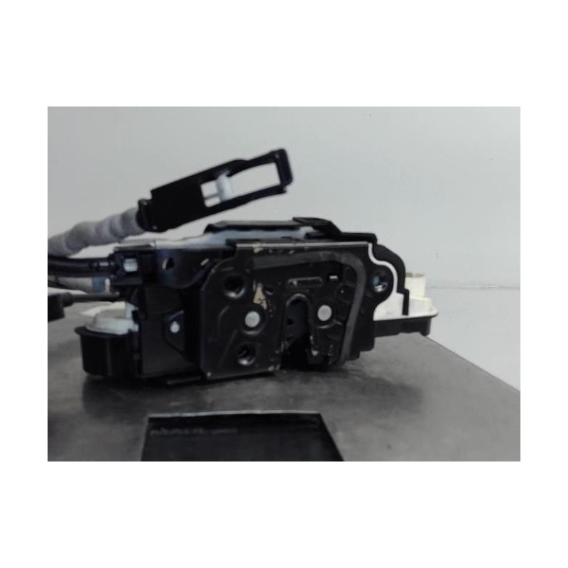 Serrure avant gauche VOLKSWAGEN POLO 5