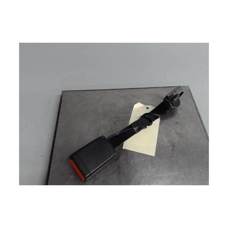 Attache ceinture avant gauche RENAULT CLIO 4