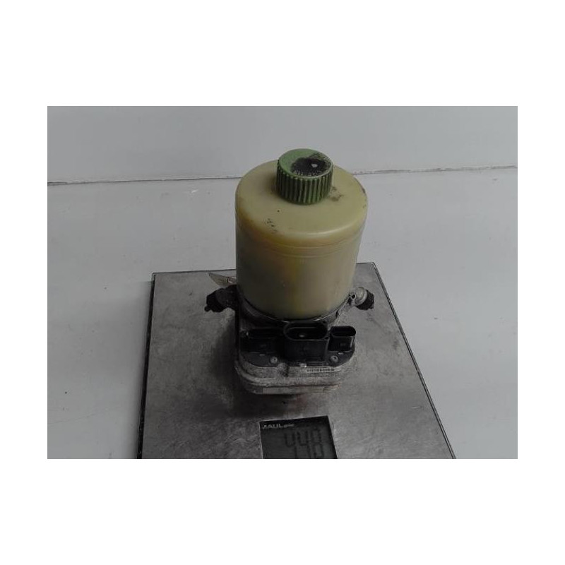 Pompe de direction VOLKSWAGEN POLO 4