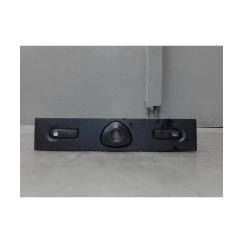 Bouton de warning RENAULT CLIO 2