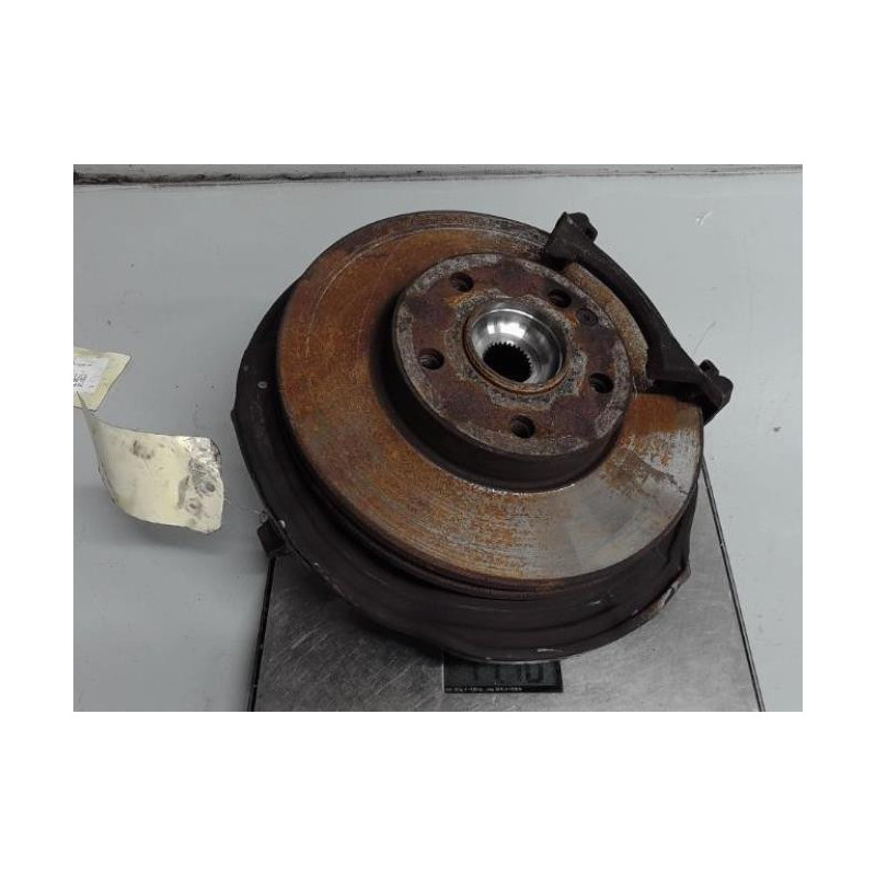 Moyeu avant droit MERCEDES CLASSE B 246