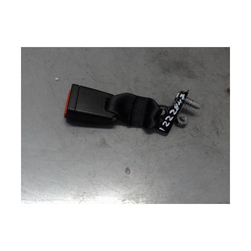 Attache ceinture arriere gauche PEUGEOT 208 1