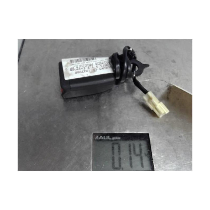 Attache ceinture arriere gauche SUZUKI IGNIS 3