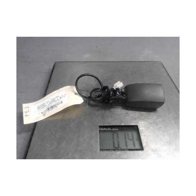Attache ceinture avant gauche NISSAN NAVARA 1