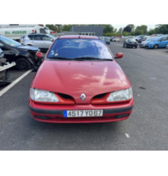 Pompe de direction RENAULT MEGANE 1 Photo n°7