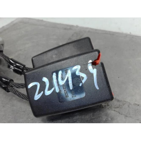 Attache ceinture arriere gauche VOLKSWAGEN POLO 4 Photo n°1