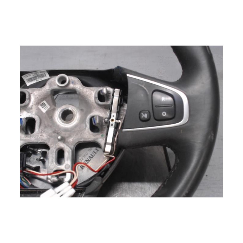 Volant RENAULT CLIO 4