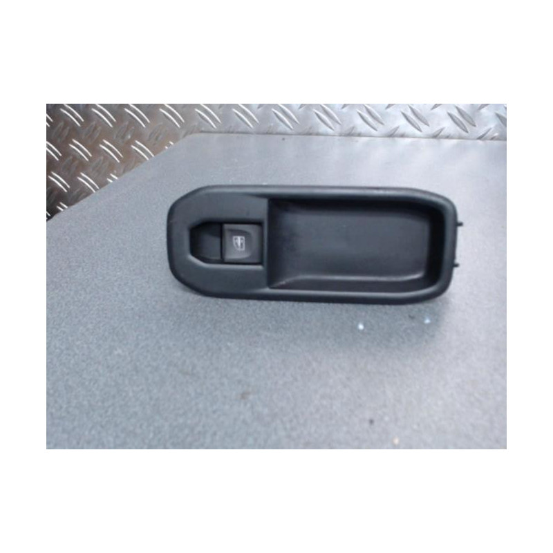 Interrupteur de leve vitre avant droit DACIA DUSTER 2