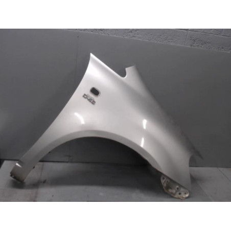 Aile avant droit TOYOTA AVENSIS VERSO Photo n°1