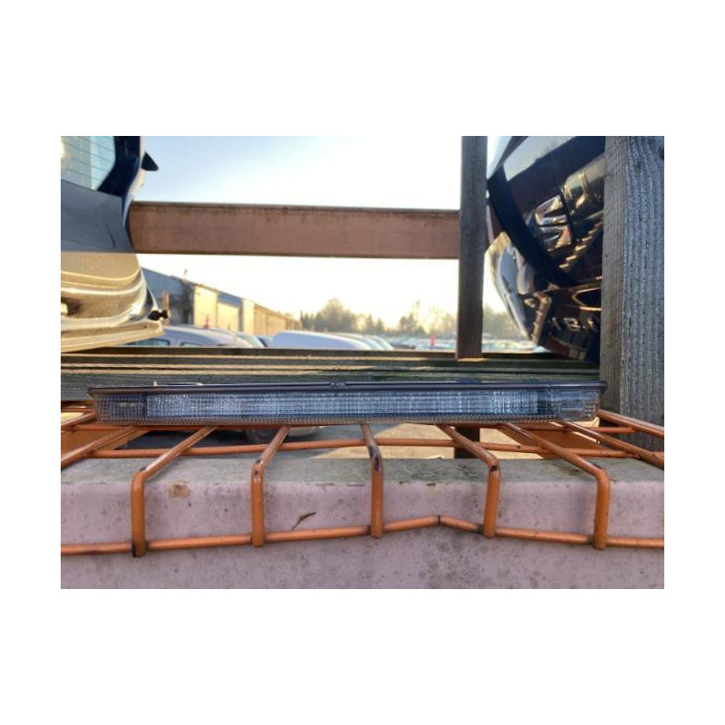 Feu arriere stop central PEUGEOT 208 1