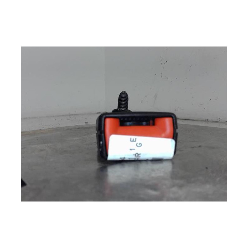 Attache ceinture arriere gauche RENAULT TWINGO 2