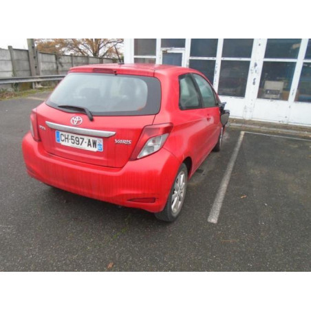 Attache ceinture arriere droit TOYOTA YARIS 3