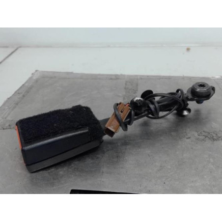 Attache ceinture avant droit FORD FIESTA 7 Photo n°1