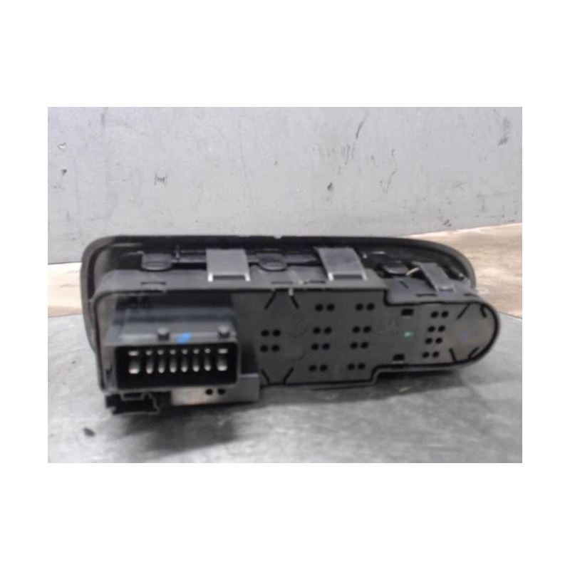 Interrupteur de leve vitre avant gauche CITROEN C3 2