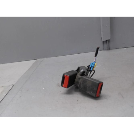 Attache ceinture arriere droit MERCEDES CLASSE CLA 117