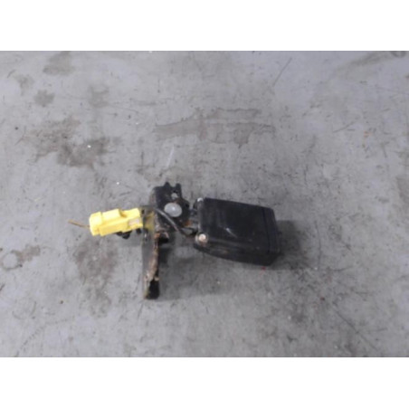 Attache ceinture arriere droit VOLVO V 40 2 Photo n°1