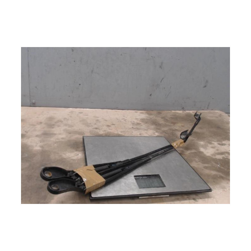 Bras essuie glace avant PEUGEOT 208 1