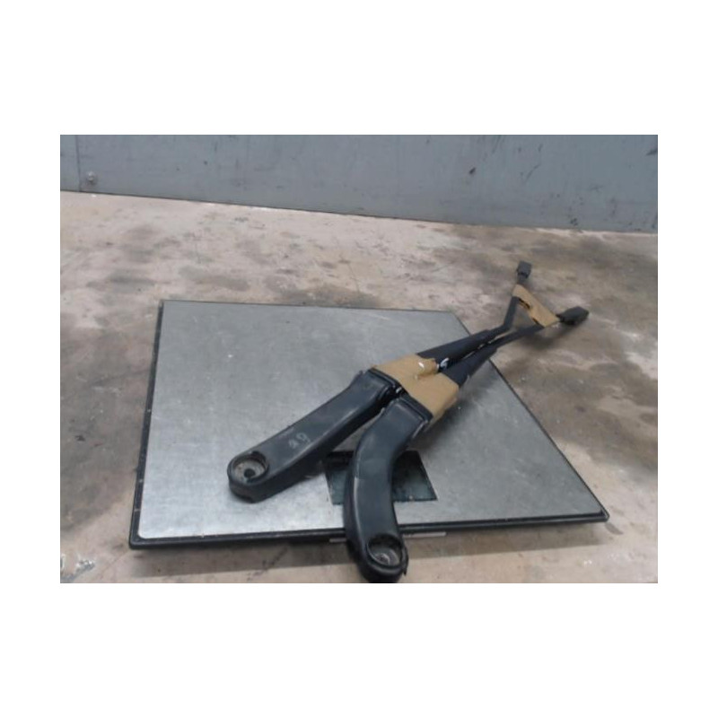 Bras essuie glace avant MERCEDES CLASSE B 245