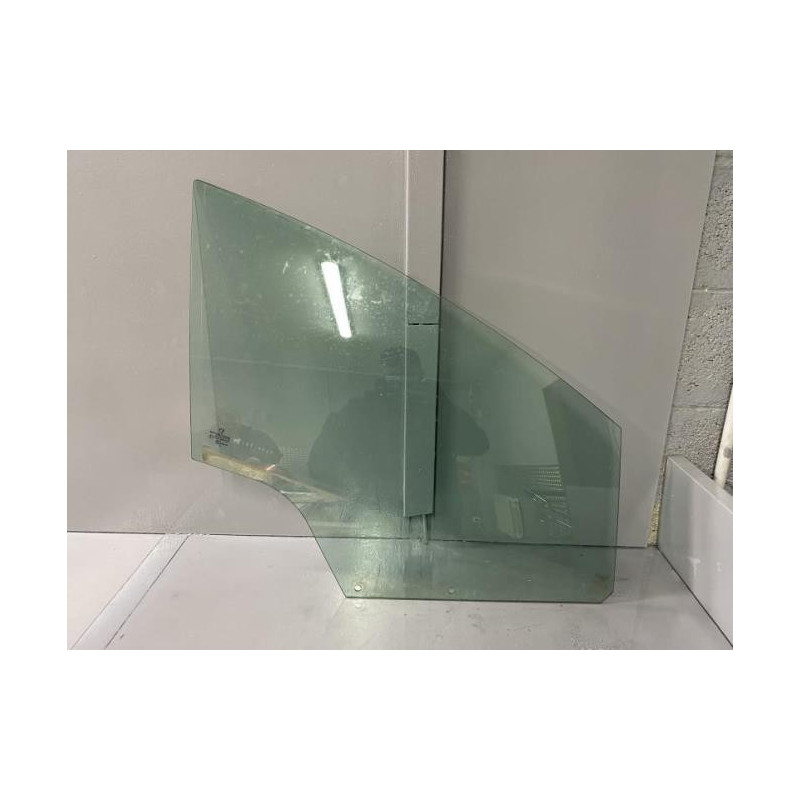 Vitre avant droit PEUGEOT 3008 1