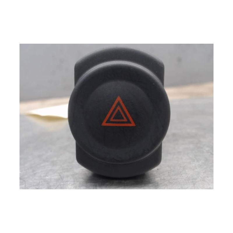 Bouton de warning DACIA SANDERO 1