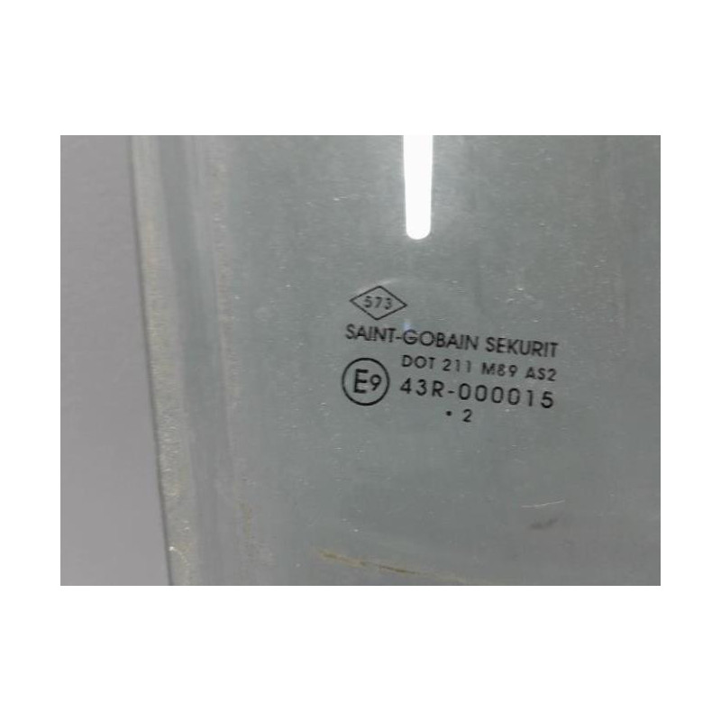 Vitre avant droit DACIA LODGY