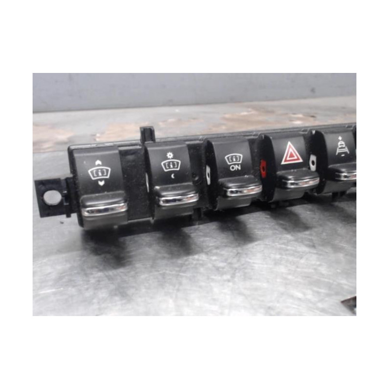 Bouton de warning PEUGEOT 3008 1