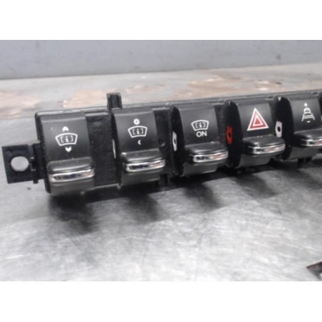 Bouton de warning PEUGEOT 3008 1 Photo n°1