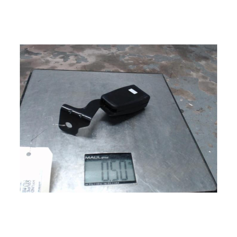 Attache ceinture arriere droit HYUNDAI COUPE 2