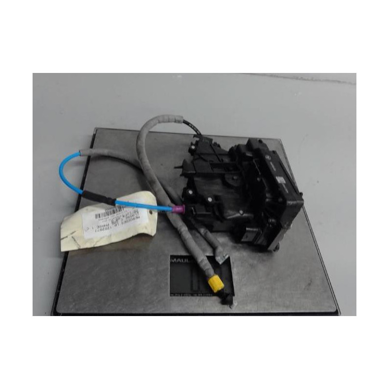 Serrure avant droit MERCEDES CLASSE C 205