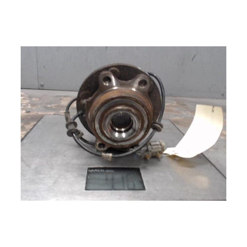 Moyeu avant gauche NISSAN NAVARA 1