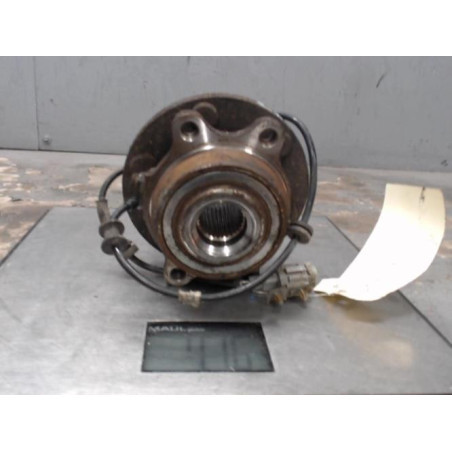 Moyeu avant gauche NISSAN NAVARA 1 Photo n°1