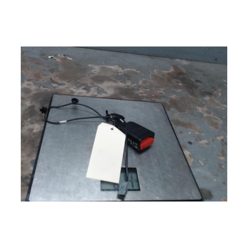 Attache ceinture avant droit DACIA SANDERO 2