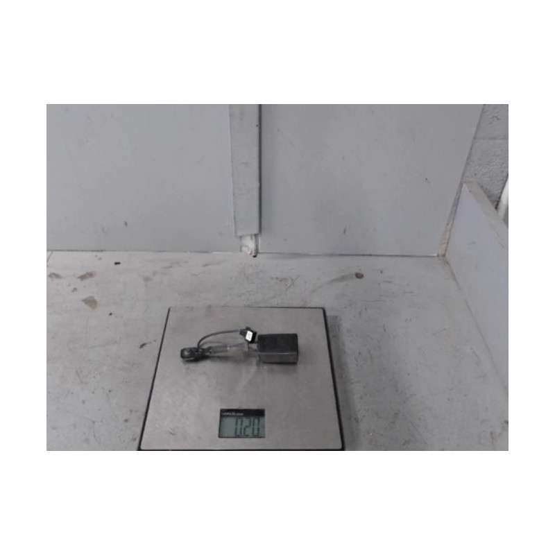 Attache ceinture avant droit OPEL INSIGNIA 1