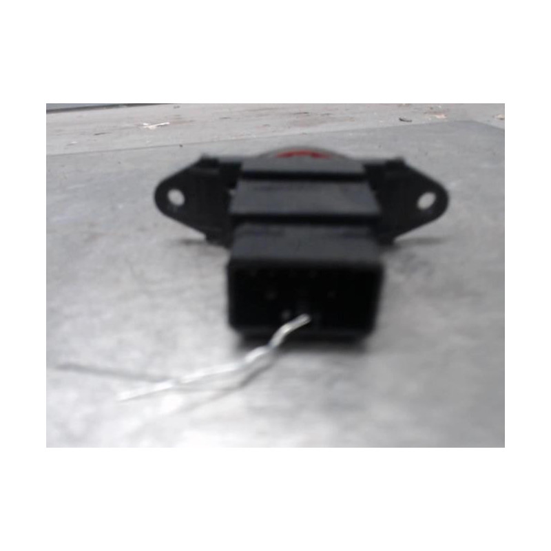 Bouton de warning KIA CARENS 2