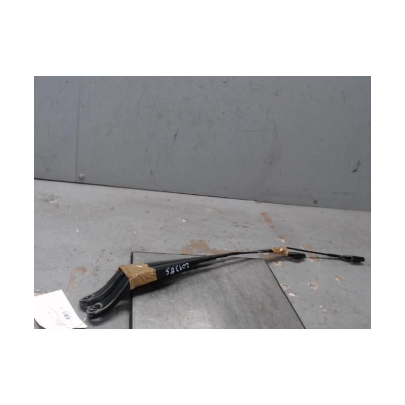 Bras essuie glace avant PEUGEOT 2008 1