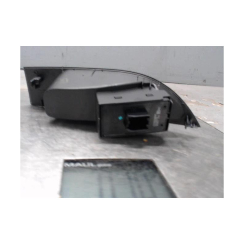 Interrupteur de leve vitre arriere gauche OPEL ASTRA J