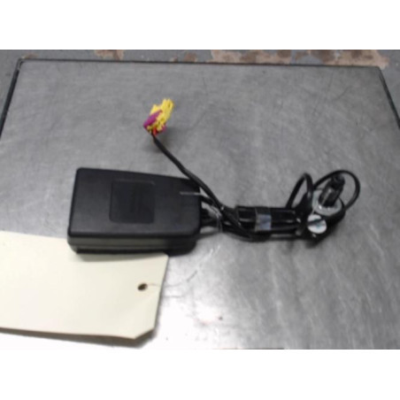 Attache ceinture arriere droit OPEL MERIVA B