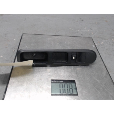 Interrupteur de leve vitre avant droit PEUGEOT 5008 1