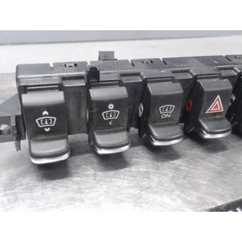 Bouton de warning PEUGEOT 3008 1