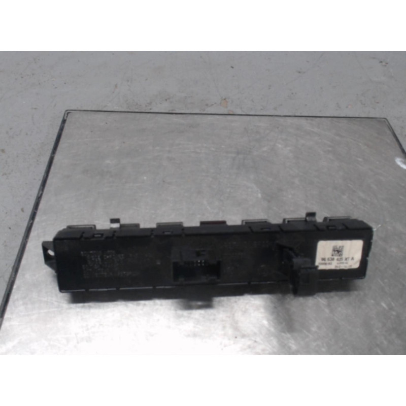 Bouton de warning PEUGEOT 3008 1