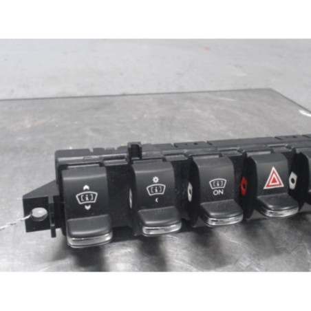 Bouton de warning PEUGEOT 3008 1