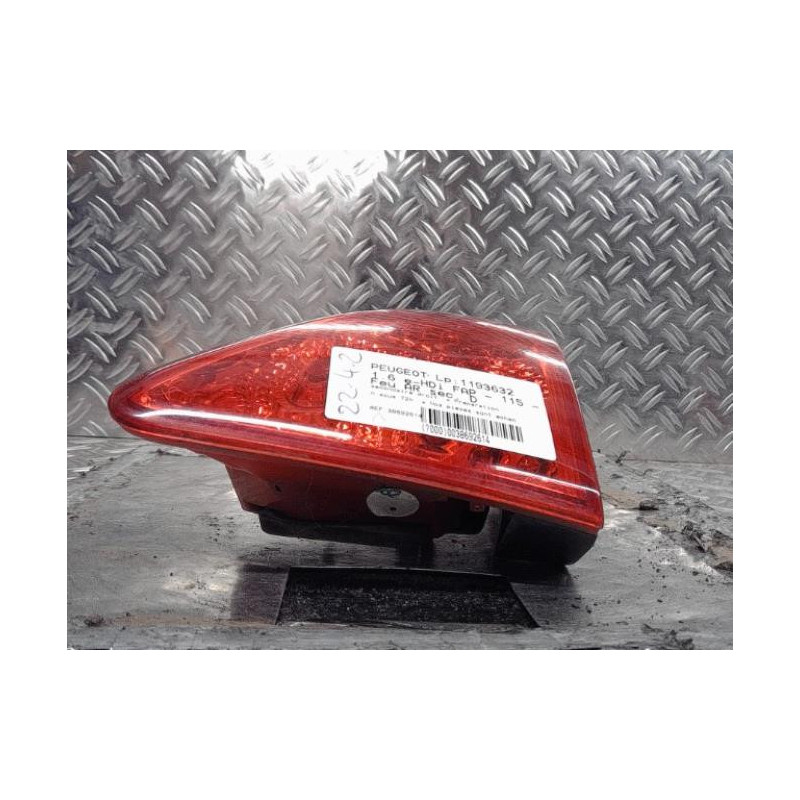 Feu arriere secondaire droit (feux) PEUGEOT 3008 1