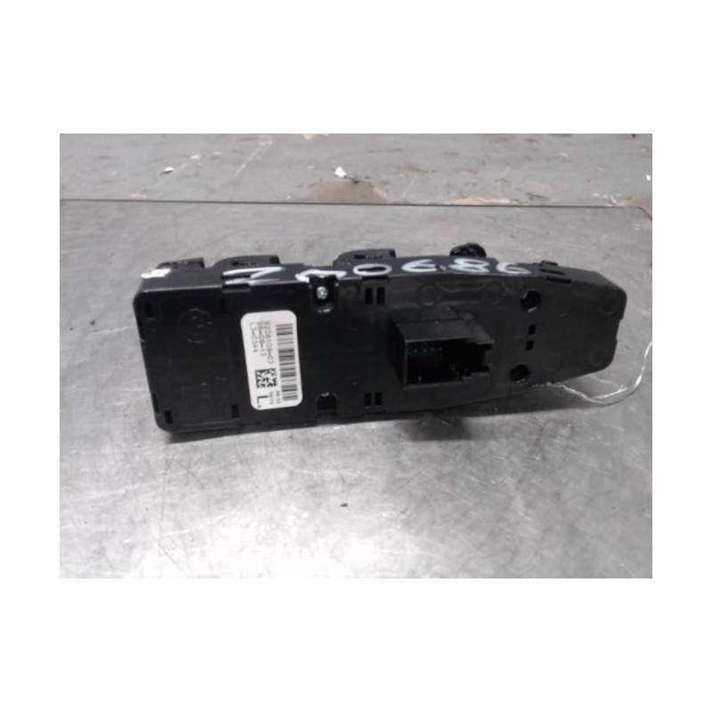 Interrupteur de leve vitre avant gauche BMW SERIE 1 F21