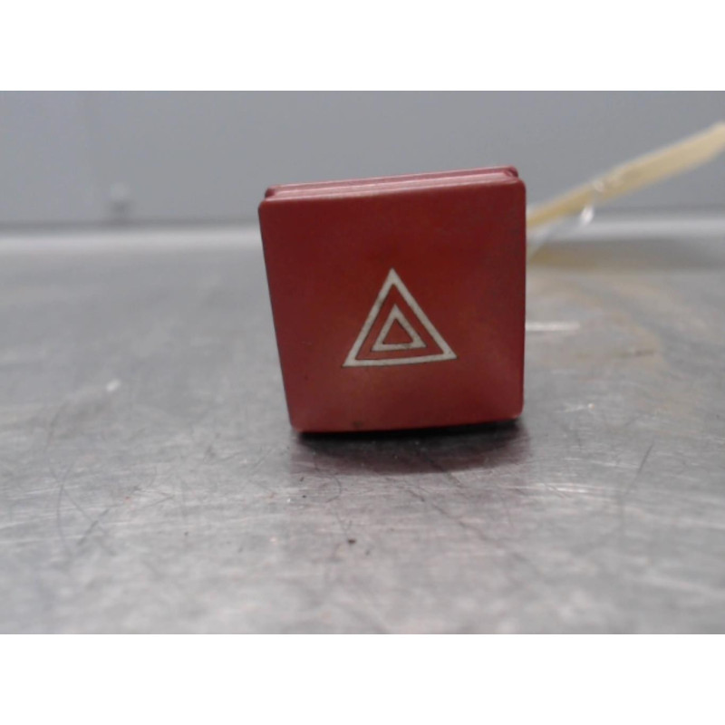 Bouton de warning PEUGEOT 207