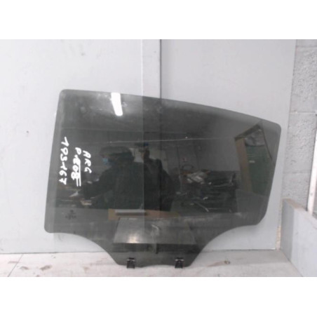 Vitre arriere gauche PEUGEOT 208 1