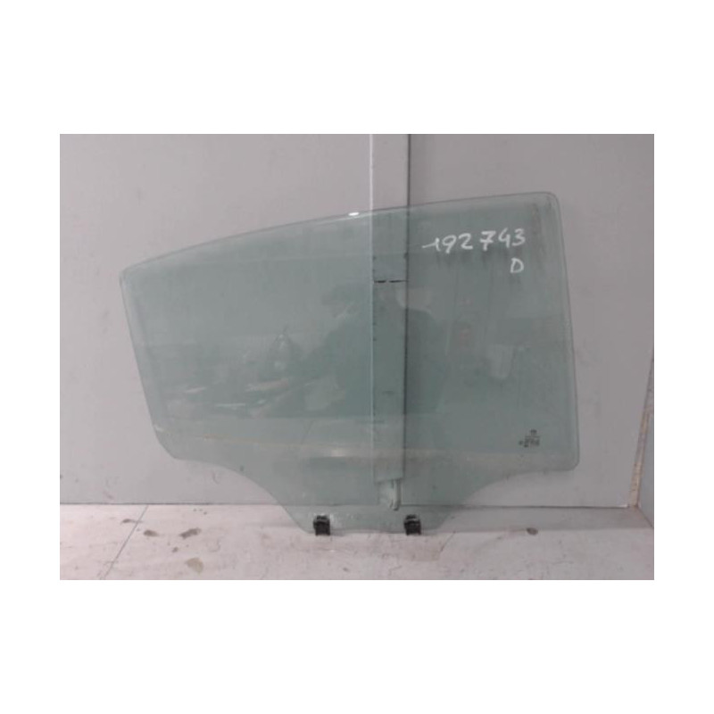 Vitre arriere droit PEUGEOT 208 1