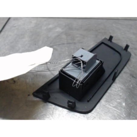 Interrupteur de leve vitre avant droit AUDI A1 1