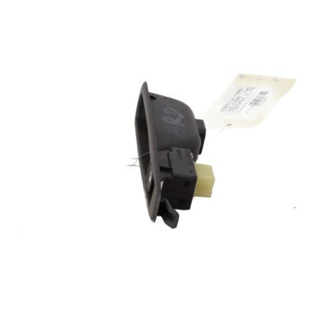 Interrupteur de leve vitre arriere droit RENAULT CLIO 4